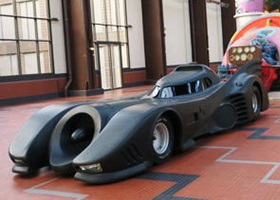 hollywood sur seine voiture batmobile cite du cinema